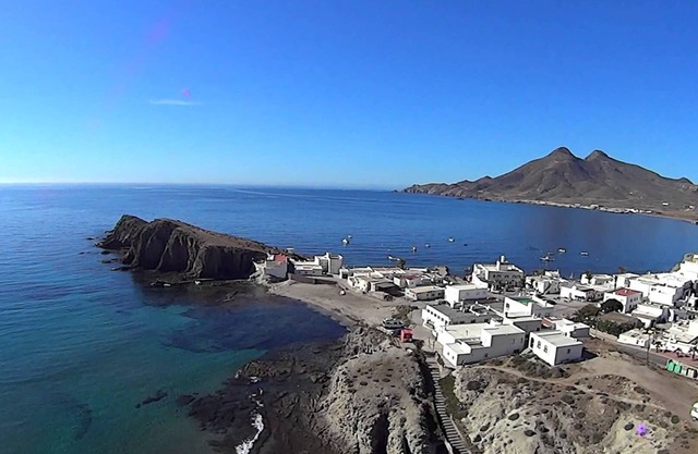 Paraíso Escondido, 1 línea en la Isleta del Moro. Parque natural Cabo de Gata.