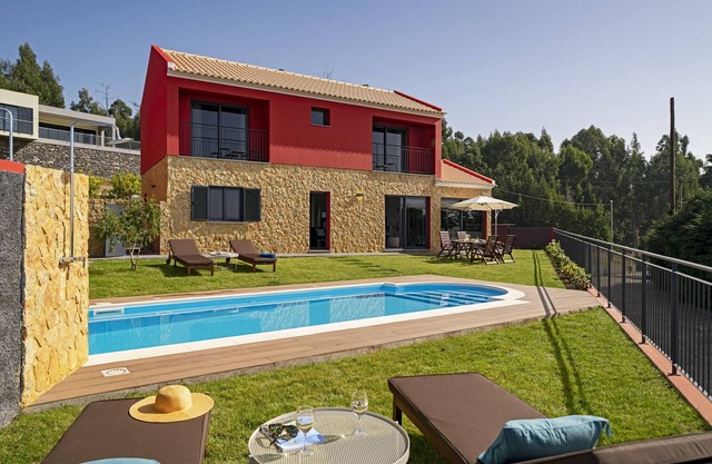 Para famílias com vista mar e piscina aquecida, Felicidade Rocha I