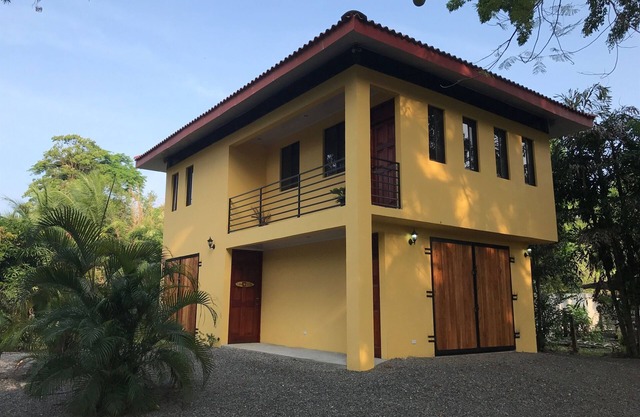 Paradies! Höre die Wellen! Brandneues Strandhaus mit privatem Pool !!