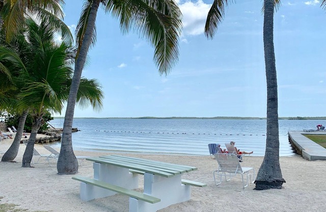 Neu umgestaltet! Atemberaubender Strand / direkter Wasserblick! Bring dein Boot!