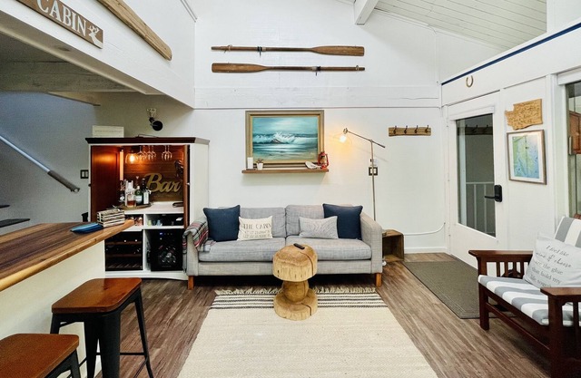Paradise Cabin! Gated community/Close to the beach.
