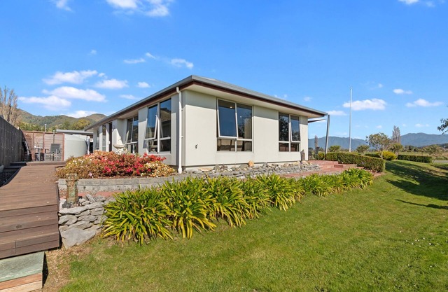 Paradise in Pohara - Pohara Beach Holiday Home