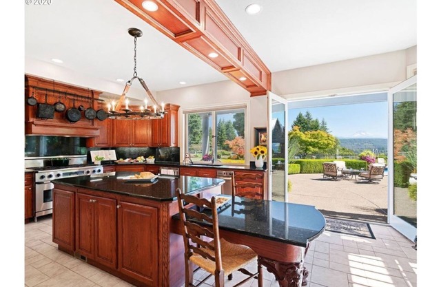 Paradise in Sandy, breathtaking views of Mt. Hood