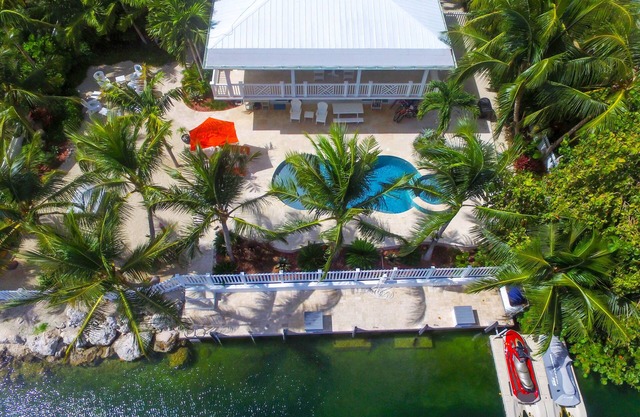 Tropical Paradise in Venetian Shores. Luxus beheizter Pool / Spa, 4 Bikes & Kayak