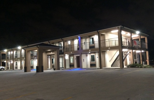 Paradise Inn & Suites