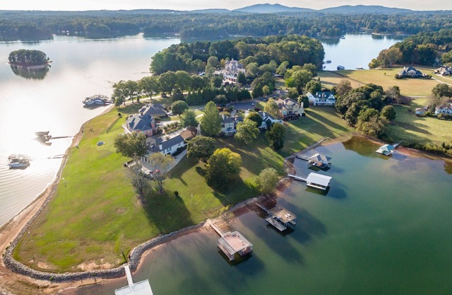Lakefront House Getaway!