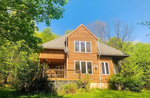Paradise on 12 Acres with A/C and Pool Nearby