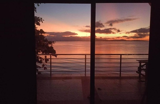 Paradise on Sogod Bay, 3 bedrooms/2 Full Baths, Ocean View, Pet- friendly.