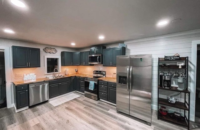 Paradise on the Lake! Spacious 5 bed waterfront property, close to boat launch.