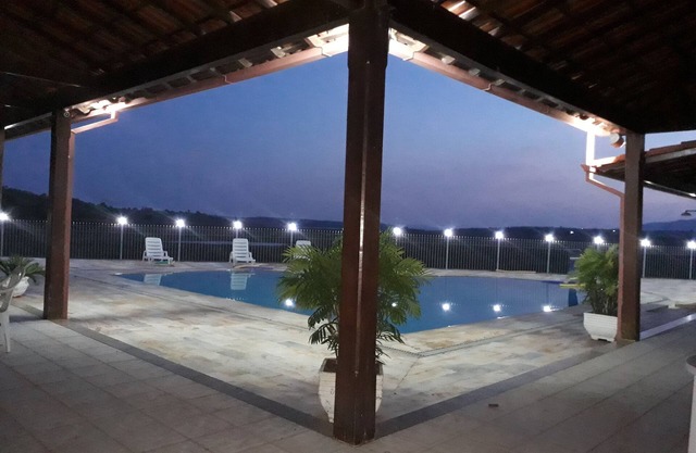 Paradies am Ufer des Furnas-Staudamms in der Nähe von Capitolio MG in Pimenta