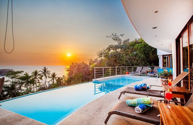 Paradise over the Pacific, private chef and staff, pool
