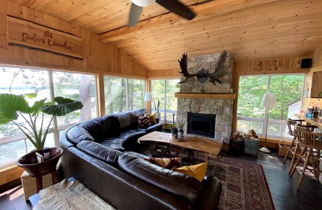 Paradise Point Cottage on Weslemkoon Lake