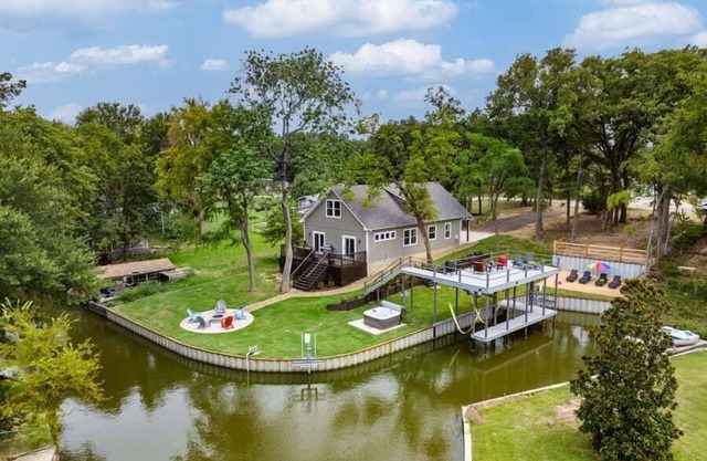 Paradise Point Lakefront Getaway, Beach, Hot Tub