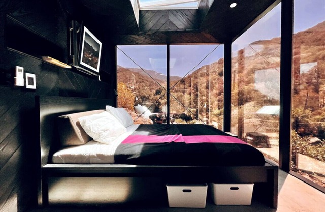 Paradise Ranch Inn - Infinite House: Mirror House with Hot Tub and Sauna