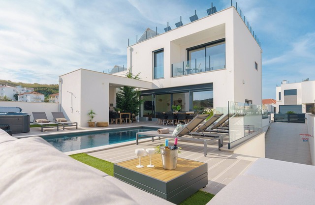 Paradise Villa, luxury villa near the beach