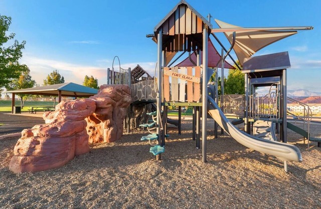 Paradise Village 25 with Hot Tub and Game Room