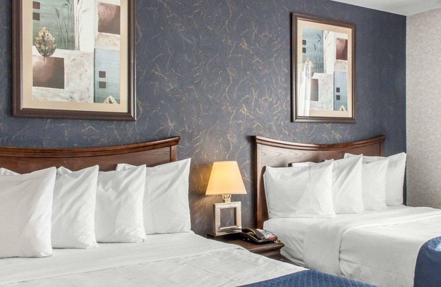 Paramount Inn