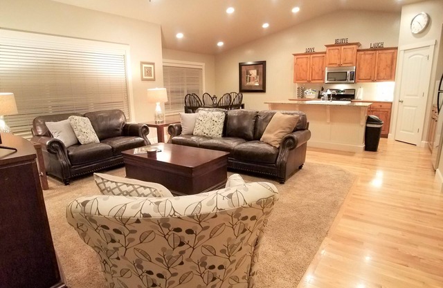 Eine Geschichte Patio Home. Minuten von Parks, Golf, Shopping, mehr ..