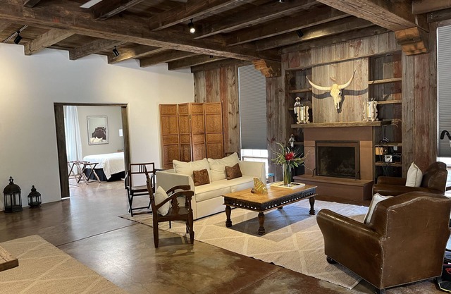 Pared down, sophisticated casita in a country setting on 6 acre compound.