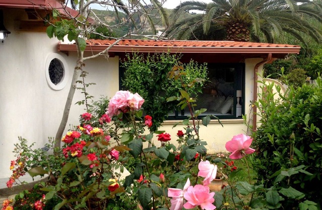 Parghelia: Haus mit Garten.