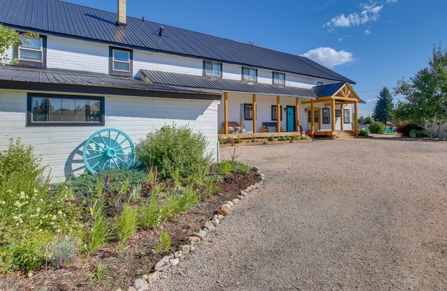 Paris Group Getaway: Close to Bear Lake!