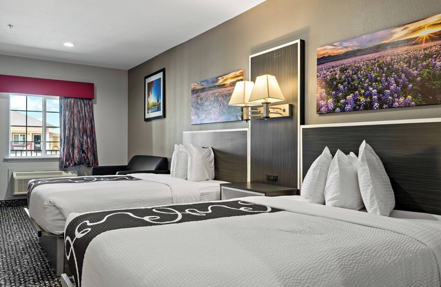 Paris Inn & Suites