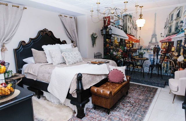 Paris Themed Suite, Fireplace & Shower Massage
