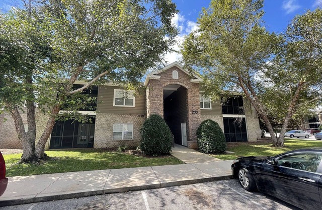 Park Ave Condo close to OWA and Alabama Beaches