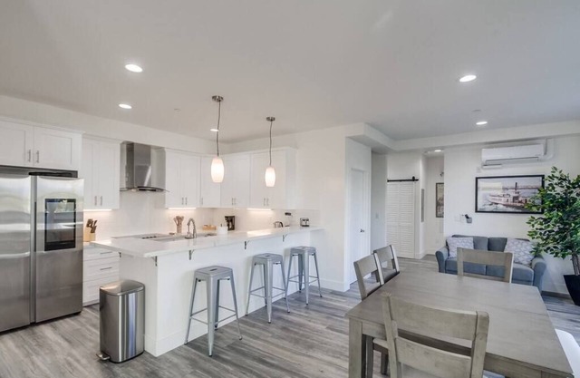 Park Blvd Paradise 304 New construction, king bed!