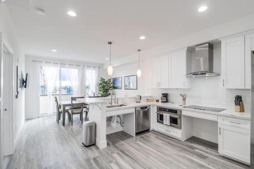 Park Blvd Paradise 301 - ADA compliant with a Spa