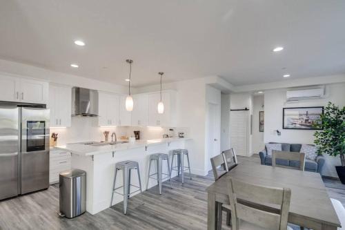 Park Blvd Paradise 304 - New Construction with King Bed