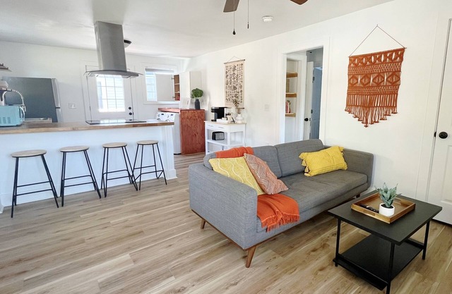 Park Circle Chateau - Newly Renovated