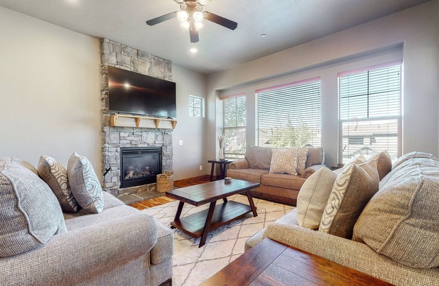 Park City Adjacent - Jordanelle Retreat: 4 bed 3.5 bath townhome sleeps 13