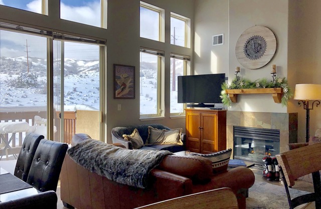 PARK CITY WOHNUNG. Hell, sonnig mit Aussicht und verkehrsgünstiger Lage.