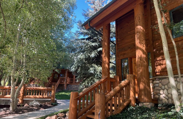 Park City Timber Wolf Chalet - 5 min walk to Cabriolet & 1 min to town shuttle!