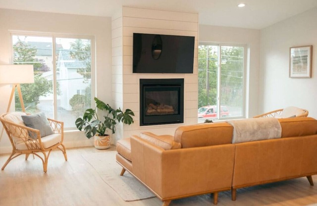 Scandinavian Park Point Home🌲 Family Retreat ☀️ 🌊 Pet Friendly 🐾