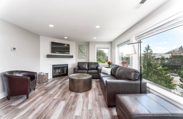 Park Pointe A201 - Community Pool/Hot tub