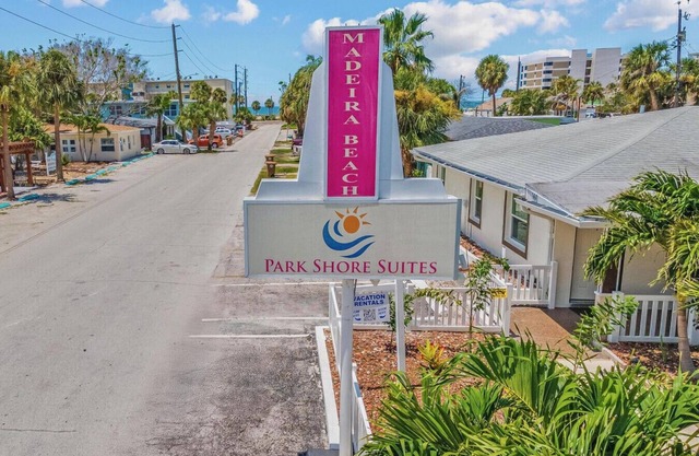 Park Shore Suite 9 - Madeira Beach!