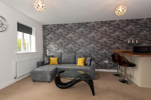 Park View - Stunning 2 bedroom house, both en-suite, 2 parking