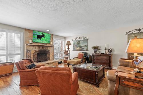 Park West Village 1700 by Moose Management