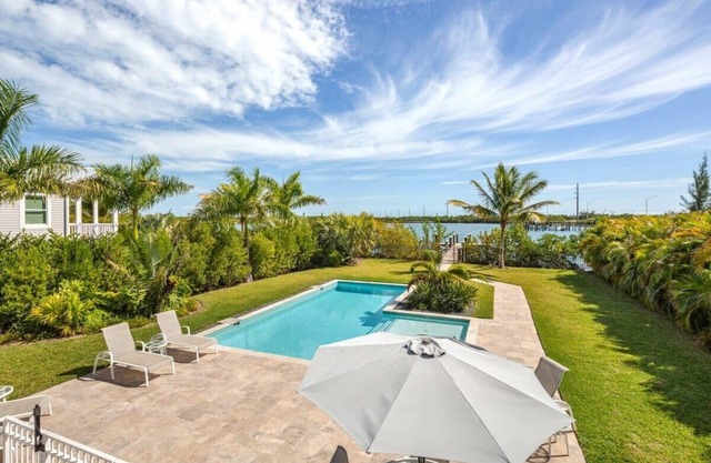 Parking, Pool & Dock - Waterlane House