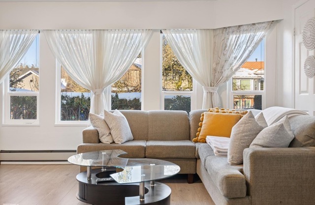 Parkside Charm/Minutes to Downtown/Steps to QE/Riley Park/Main St/Street Parking