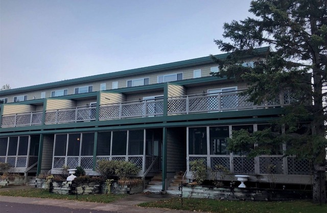 Parkside Condo 7 - Condo Conveniently Located Across from Joni`s Beach