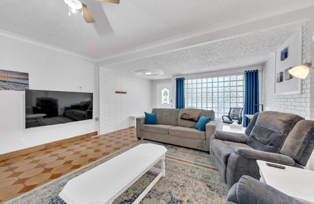 Parkside Flat #5 - Seacliff Beach Suites