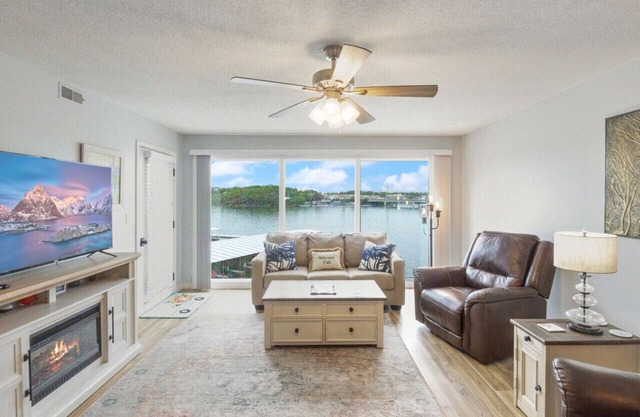 Parkside Paradise - Waterfront Condo w/ Lake & Pool Views!