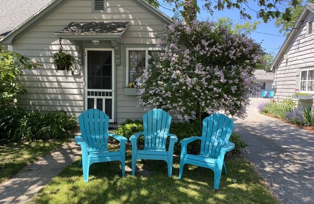 Parkview Cottage #5, 1/2 block from beach