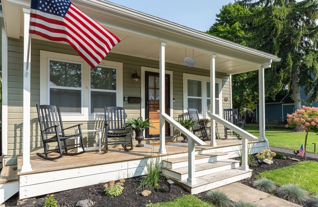 Parkview Cottage in the Heart of Youngstown - Sleeps 4/Small Dog Friendly