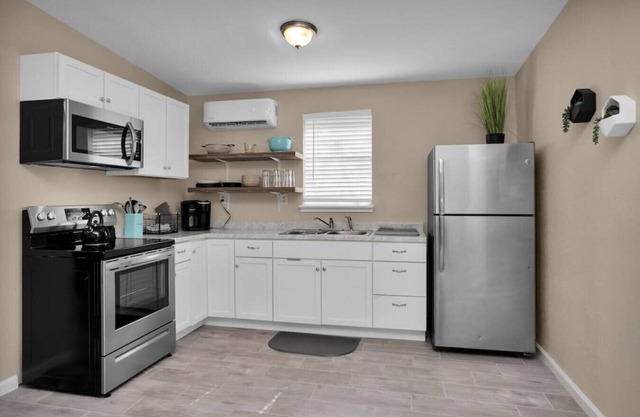 Parkway Apartment 2BR · 2-Br Guesthouse on 6 Peaceful Acres