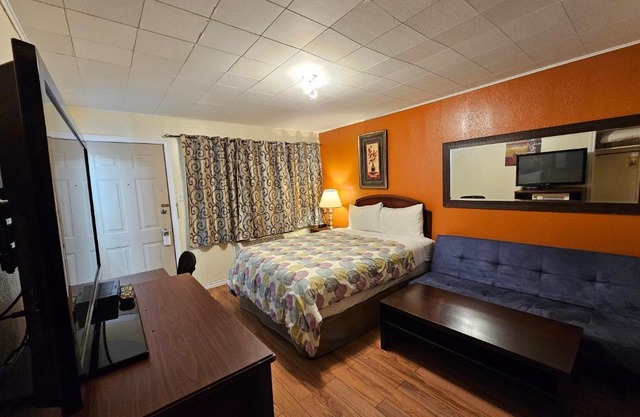 Parkway Motel & European Lodges