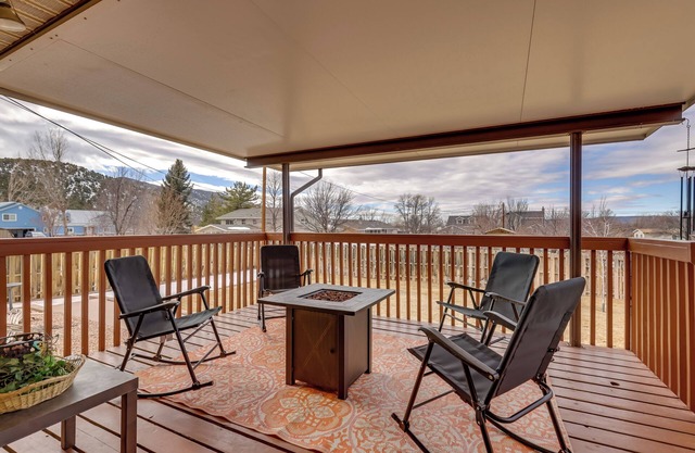 ‘Parowan Escape’ with 2 Game Rooms, Deck & Yard!